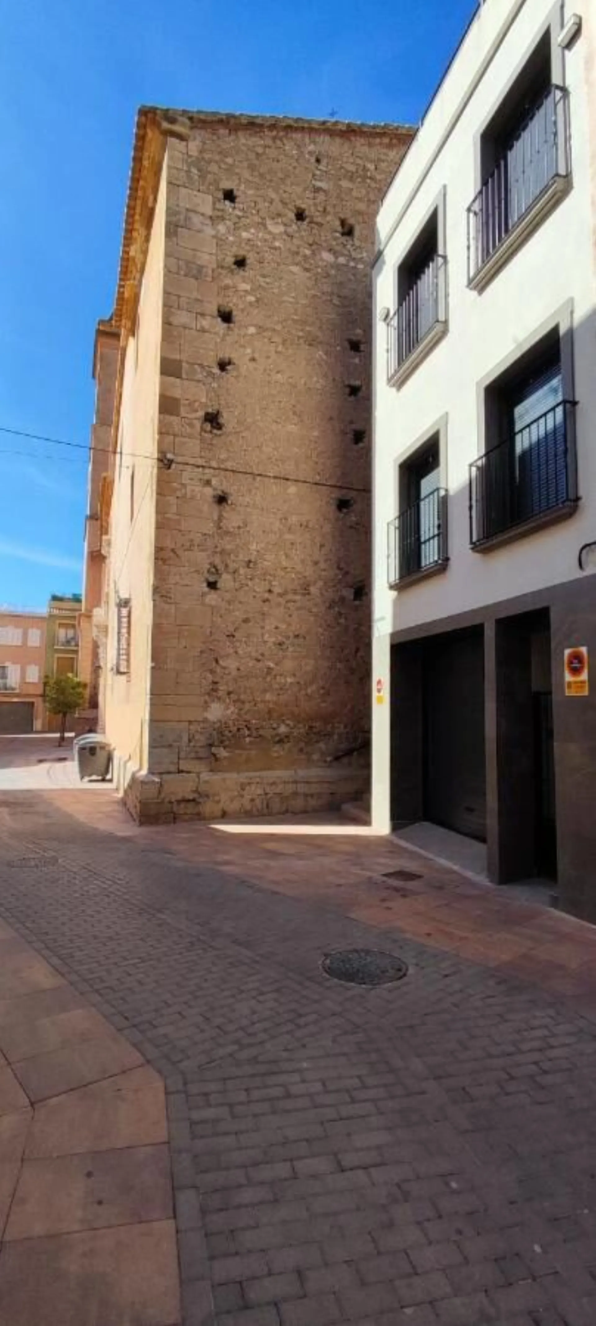 Casa Escala — Vivienda urbana entre medianeras en Agost-Alicante