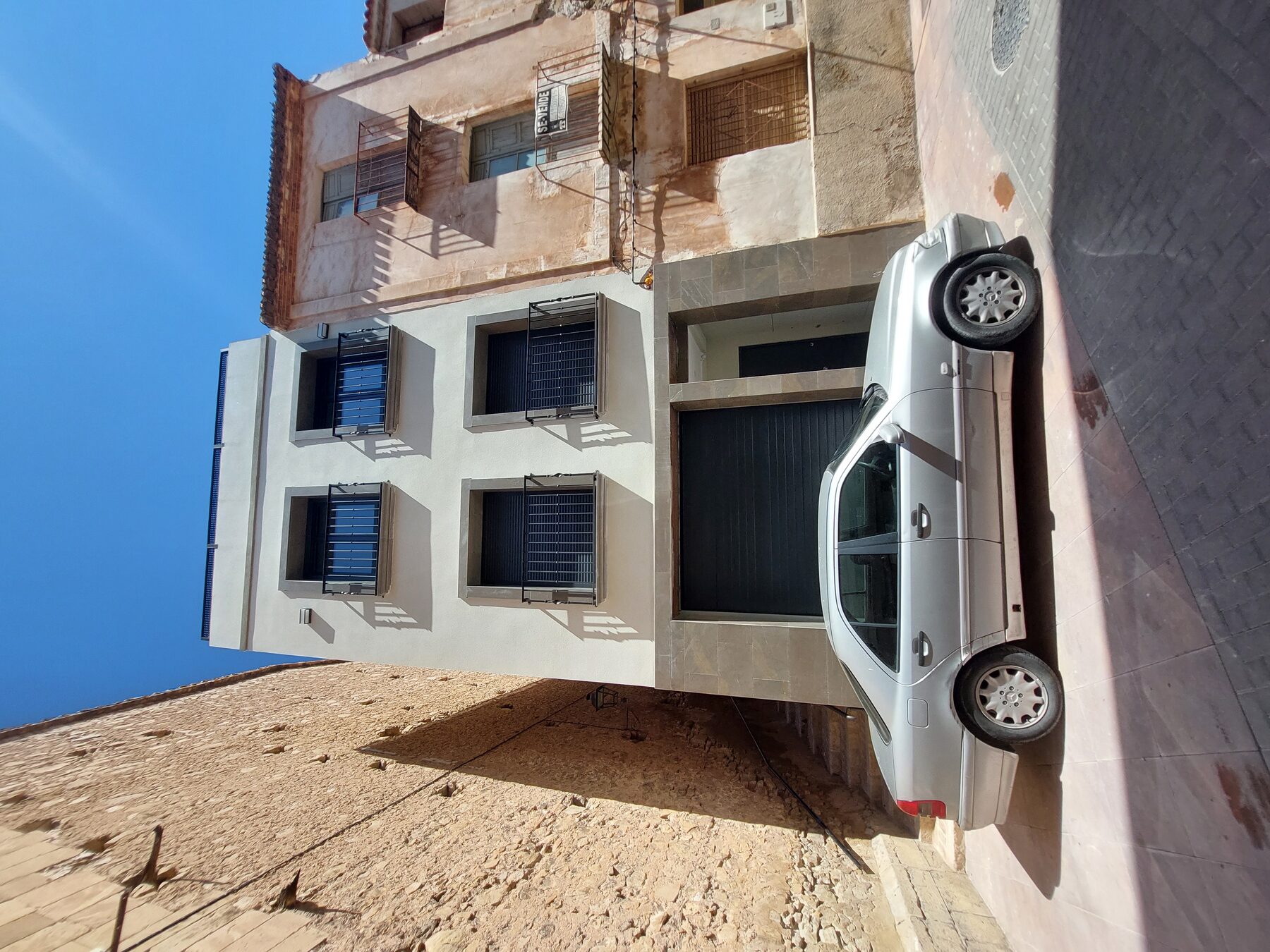 Casa Escala — Vivienda urbana entre medianeras en Agost-Alicante