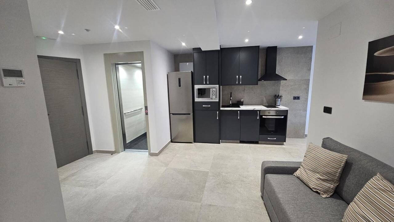 Casa Escala — Vivienda urbana entre medianeras en Agost-Alicante