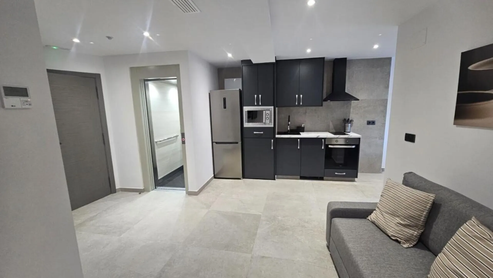 Casa Escala — Vivienda urbana entre medianeras en Agost-Alicante