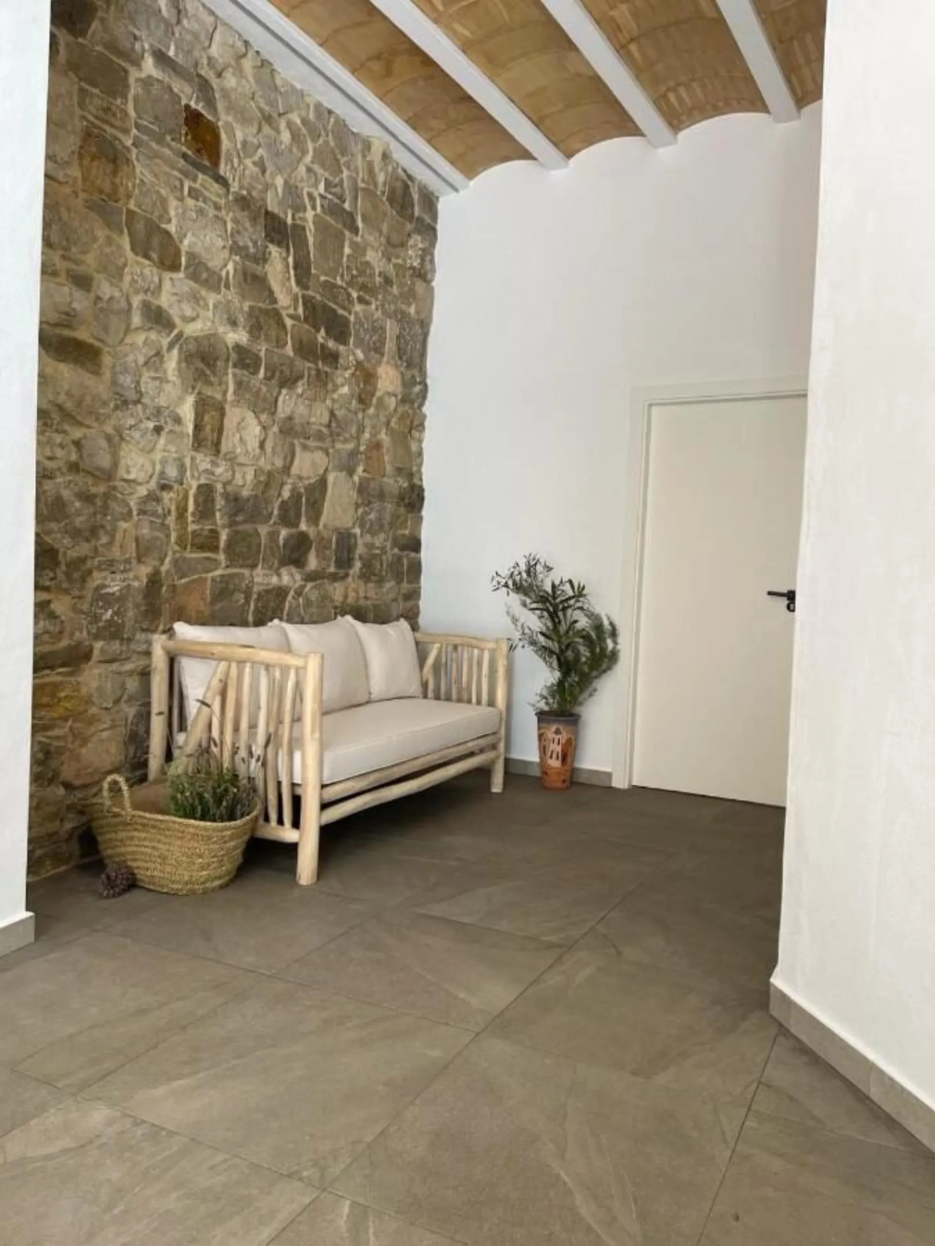 Casa Escala — Vivienda urbana entre medianeras en Agost-Alicante