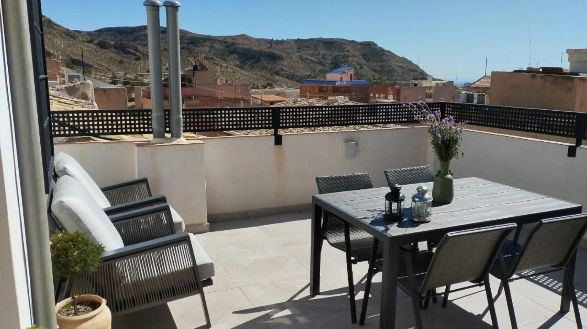 Casa Escala — Vivienda urbana entre medianeras en Agost-Alicante