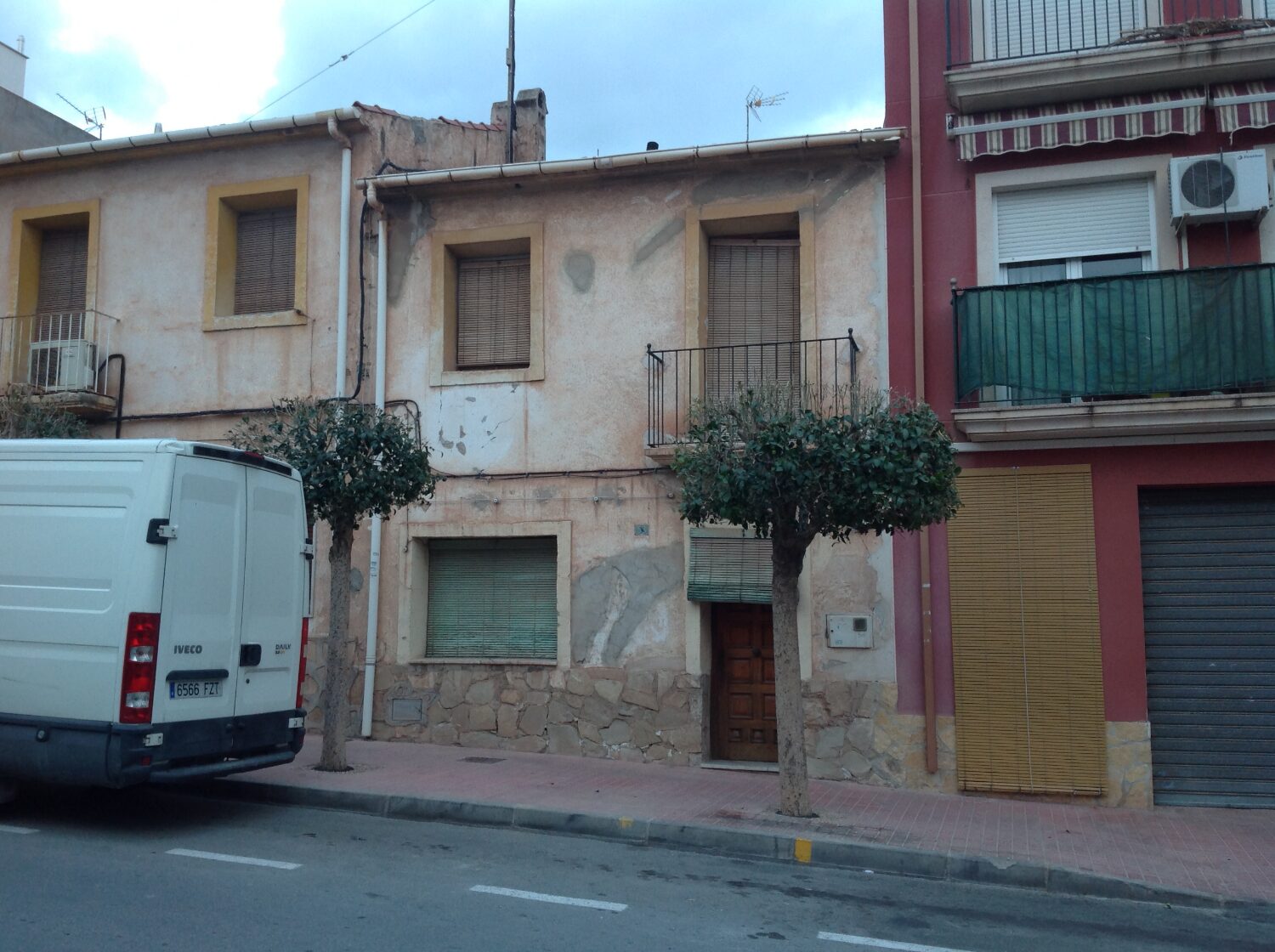 Casa Origen — Vivienda urbana entre medianeras en Agost-Alicante